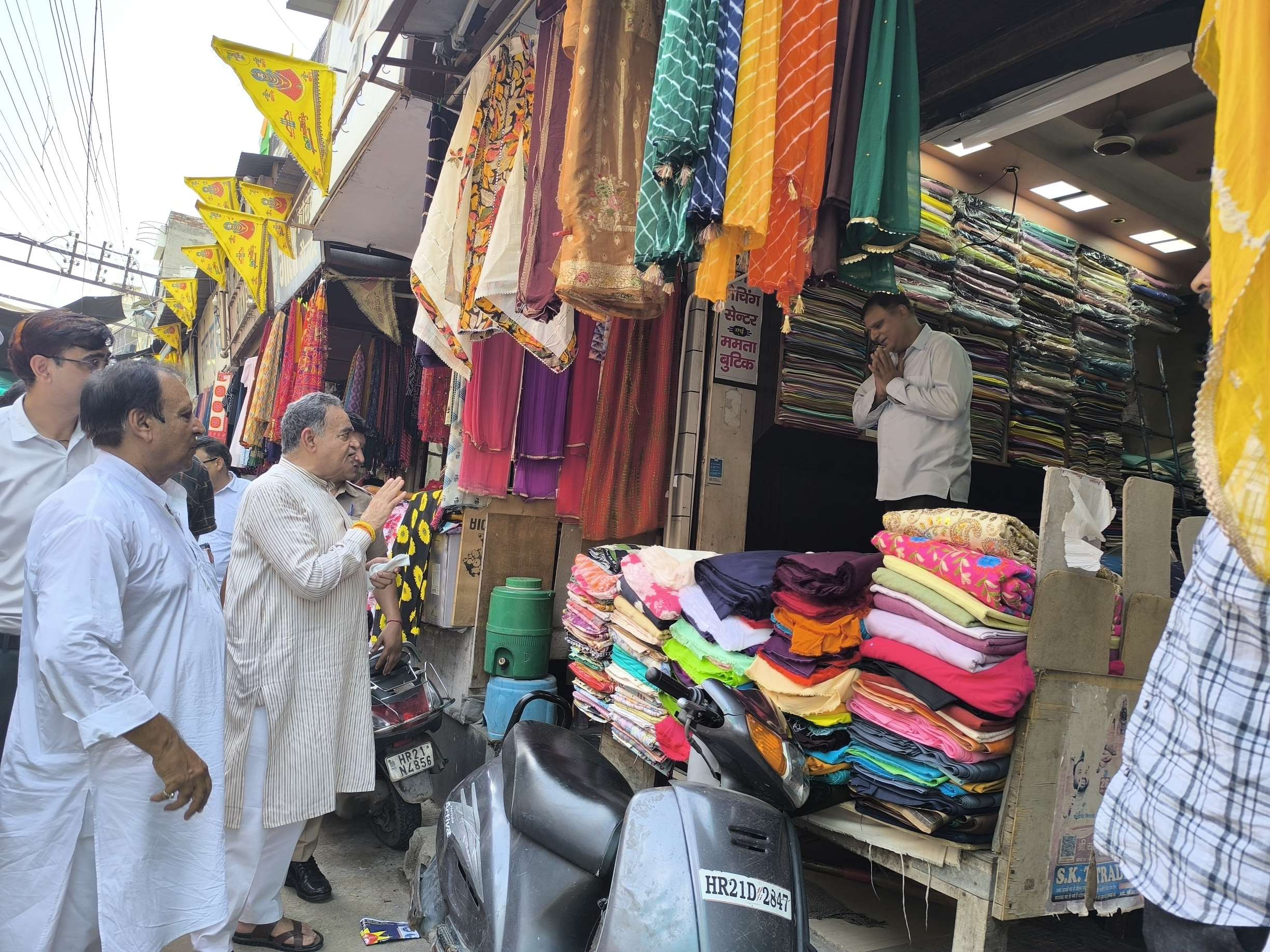MLA Vinod Bhayana expressed displeasure over the slow pace of work of catching stray animals; said, make Hansi a stray animal free city in a week.